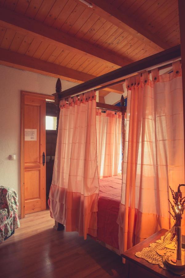 Complex Rural Can Caubet Berga Ngoại thất bức ảnh