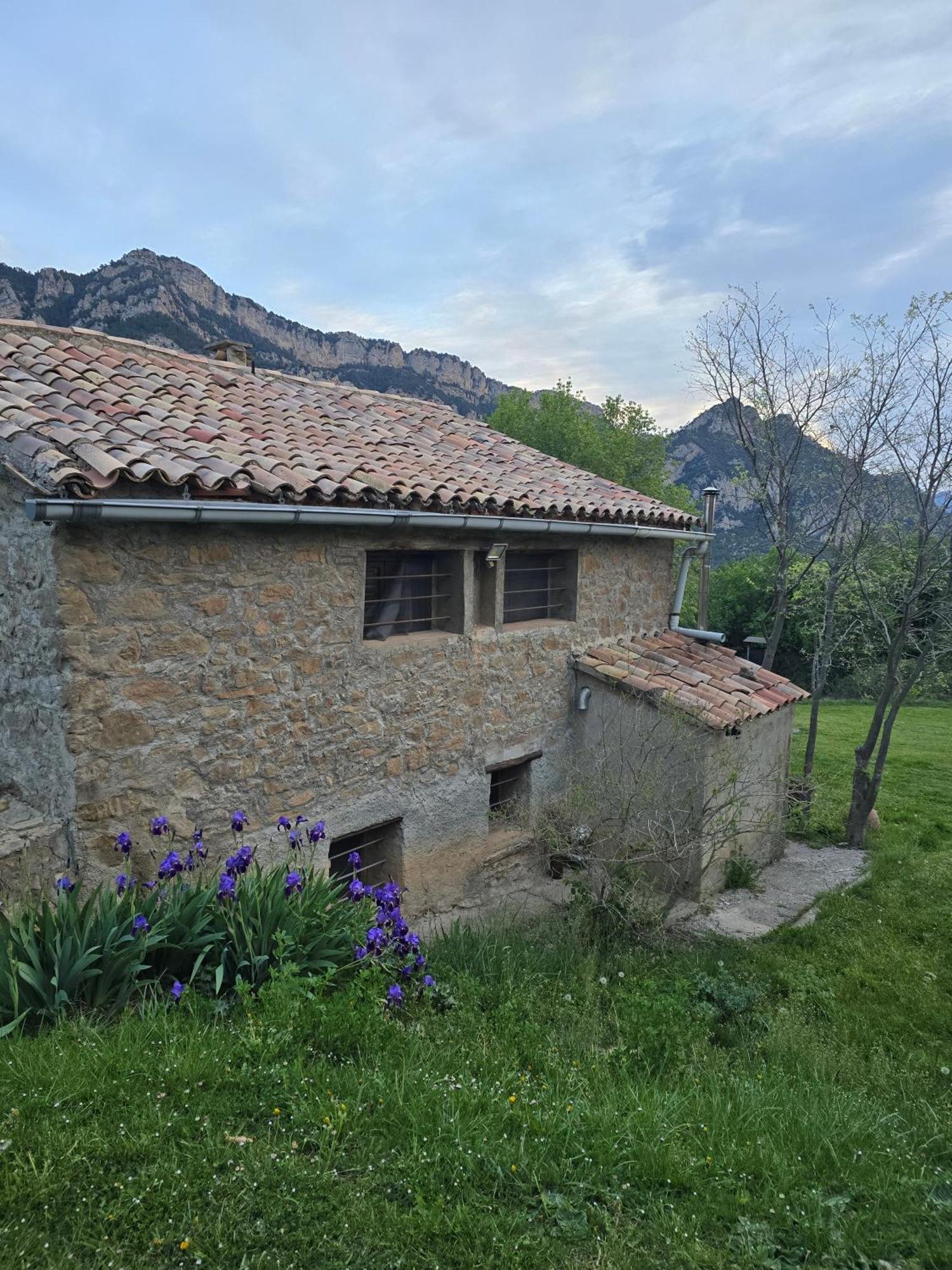 Complex Rural Can Caubet Berga Ngoại thất bức ảnh